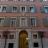 Facciata frontale di Palazzo Consolati: portone di ingresso e i tre piani